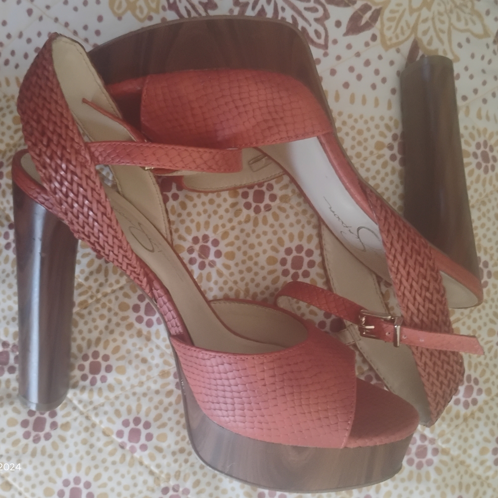 Jessica Simpson Textured Red Heels - Picture 5 of 8